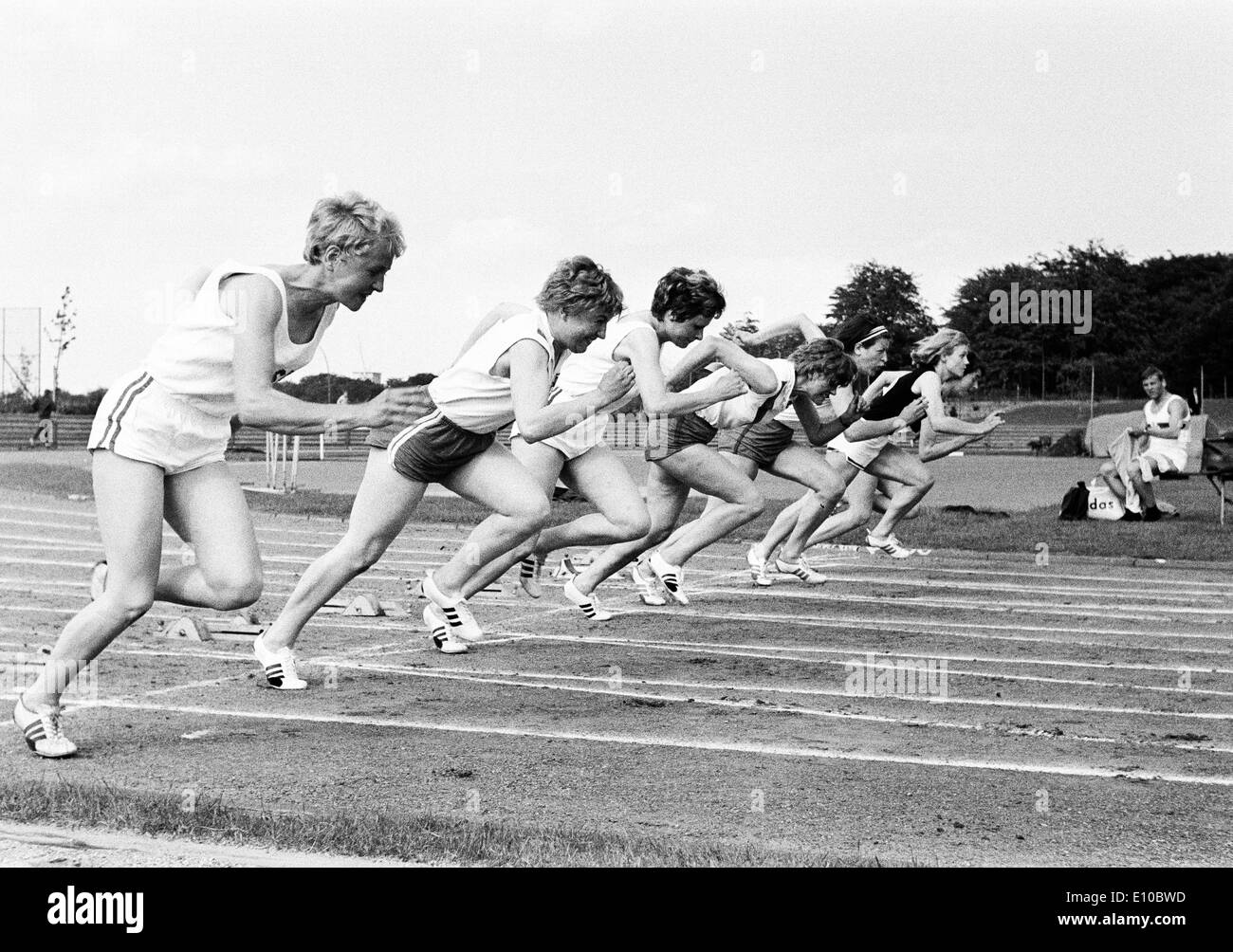Années 60, photo en noir et blanc, sports, athlétisme, sports réunion 1965 à Gelsenkirchen-Buer, piste de course, sprint, femmes, Gelsenkirchen, D-D-Gelsenkirchen-Buer, Ruhr, Rhénanie du Nord-Westphalie Banque D'Images