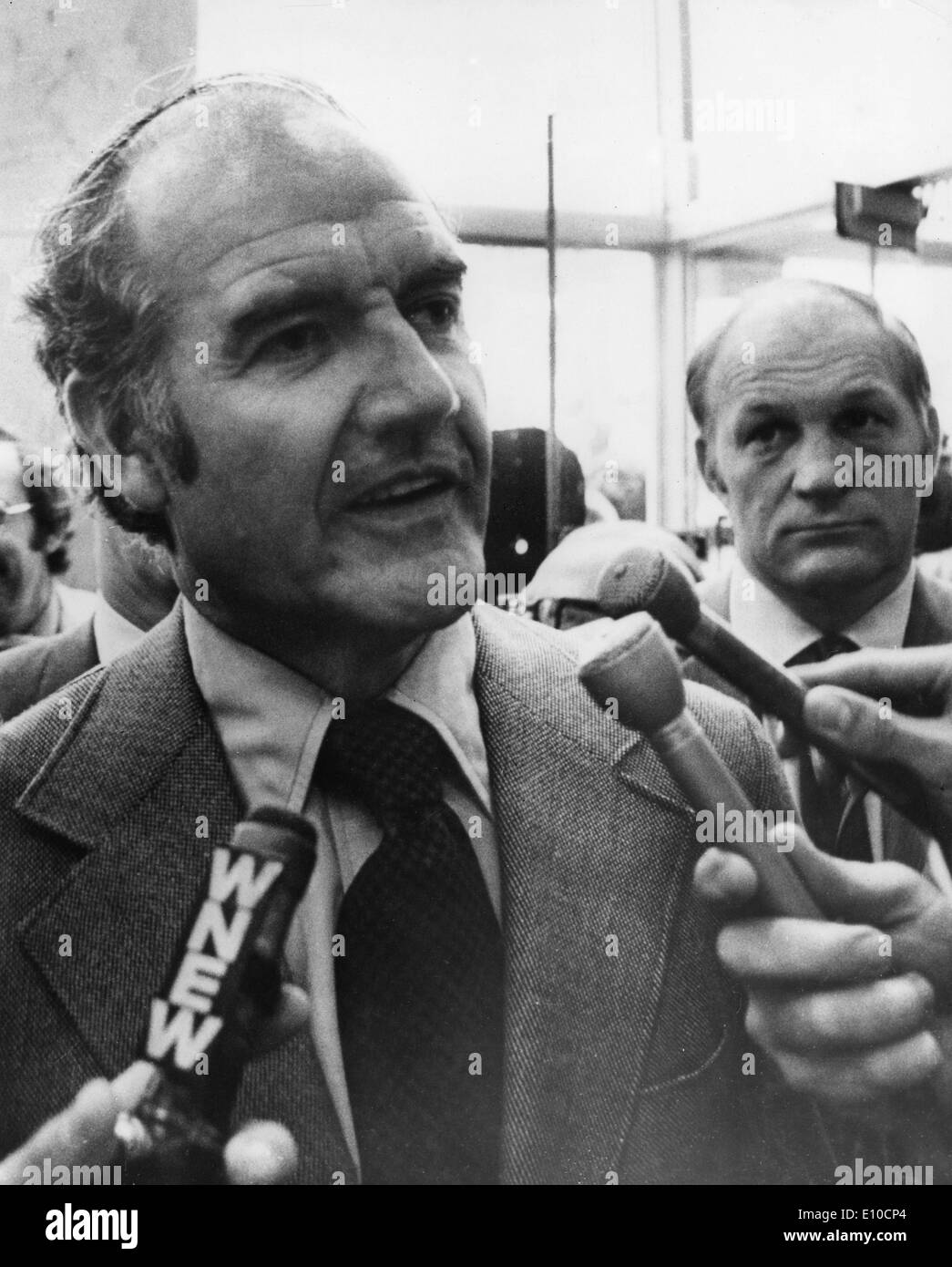 Le sénateur George MCGOVERN, interviewé après qu'un de ses discours de l'élection présidentielle de 1972. Banque D'Images