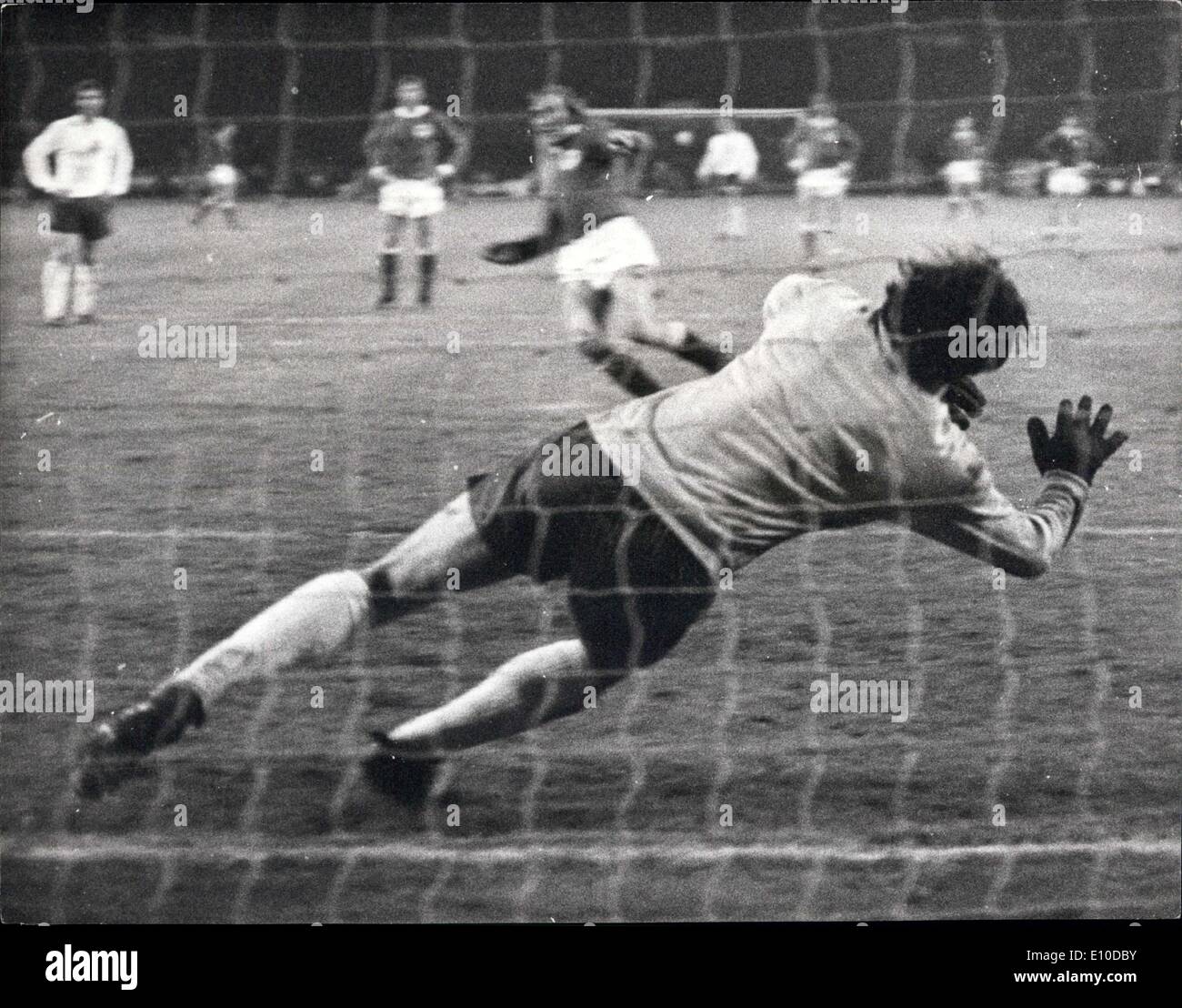 Le 30 avril 1972 - L'Allemagne de l'Ouest a battu l'Angleterre 3-1 à Wembley 1ère manche Championnat d'trimestre Dernière photo montre : Gunter Netzer Banque D'Images