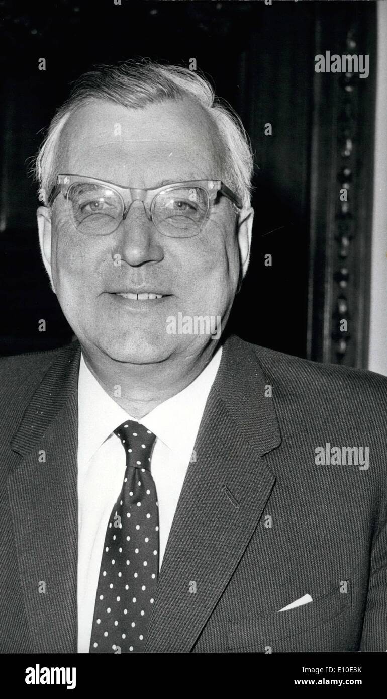 Mai 05, 1972 - Le ministre d'État aux Affaires étrangères et du Commonwealth. Photo montre en photo aujourd'hui au ministère des Affaires étrangères et du Commonwealth, est le rt l'honorable Joseph Godber, qui a été ministre des Affaires étrangères et du Commonwealth depuis 1970. Il a été membre du Parlement depuis 1951 et a été ministre du Travail à partir de 1963-1964. En février/mars 1972, il a effectué des visites officielles au Pérou, au Chili et en Argentine Banque D'Images