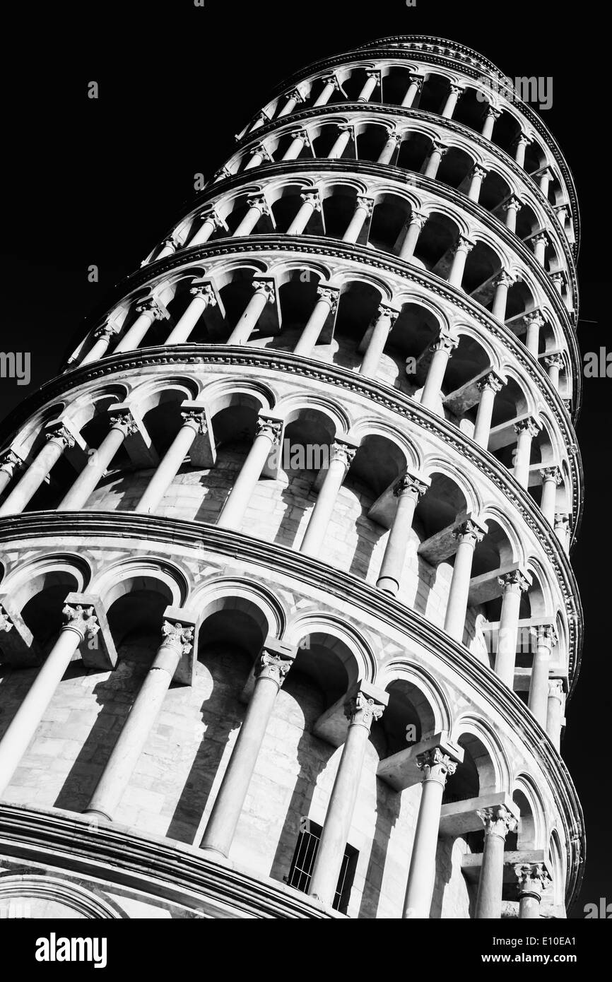 La Tour Penchée de Pise en noir et blanc, de l'Italie. Banque D'Images