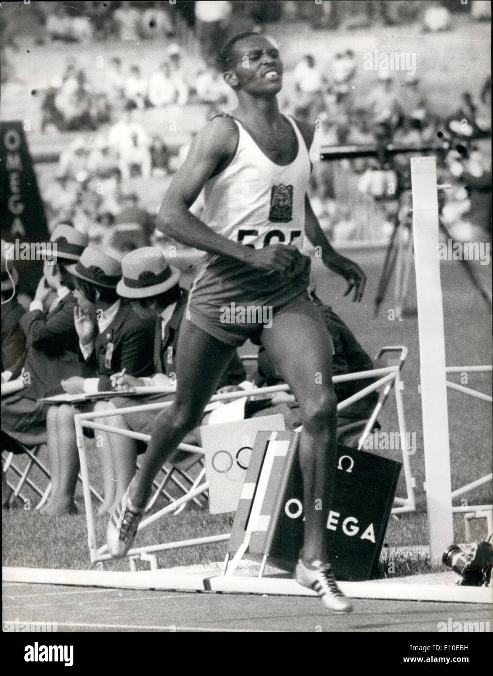 08 août 1972 - Kip Keino sur les Jeux Olympiques : Jomo Kenyatta Président a ordonné sa maison olympique si la Rhodésie est autorisé à rester dans les Jeux de Munich. Le Kenya a trois champions olympiques en titre, Kip Keino, (1500 mètres) Amos Biwott (3 000-mètres steeple) et Naftali Temu (10 000 mètres). Photo montre Kip Keino remportant la course de 1 500 mètres au Mexique 1968. Banque D'Images