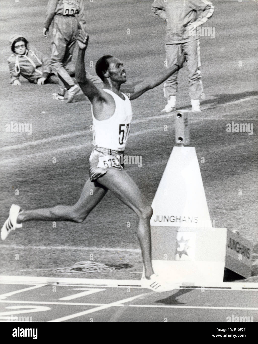 7 Septembre, 1972 - Munich, Allemagne - coureur kényan Kip Keino remporte le 3 000 m steeple lors de la finale des Jeux Olympiques de Munich de 1972. Banque D'Images