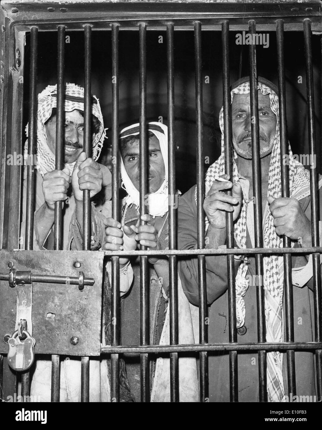 Septembre 23, 1972 - révolution demande rebelles en Irak. : Difficulté à nouveau les torches au Moyen-Orient. Un rebelle de radiodiffusion radio Bagdad affirme que le gouvernement de l'Iraq a été renversé et assassiné le Président Kassem. Les rebelles, qui prétendent être des partisans du Président Nassar, a déclaré qu'une brigade de troupes qui ont pris Bagdad était contrôlé par eux. Général Kossem a été au pouvoir en Iraq depuis 1952 quand il a dirigé la révolution qui a renversé la monarchie, et a vu la mort du Roi Faysal, son oncle le prince Abdul Illah et le premier ministre, Nouri comme-dit Banque D'Images