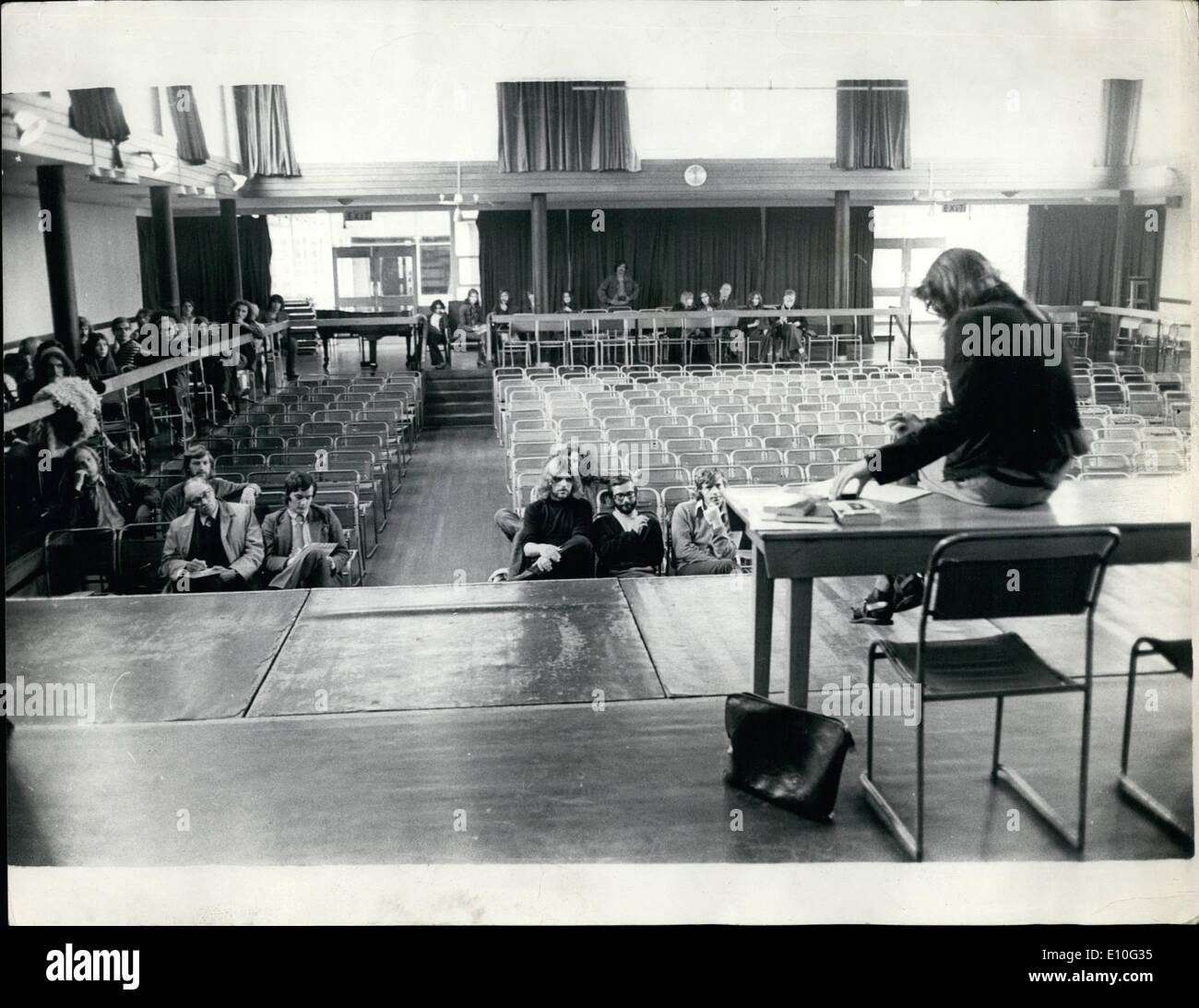 10 octobre 1972 - plusieurs sièges vides à la Conférence sur le cannabis et la Loi. La faible participation à une conférence nationale sur le cannabis et la Loi a tenu à Paddington hier par Libération, l'organisation qui aide les toxicomanes et les jeunes en difficulté. Comme le président, M. Don Aitken s'est adressé à la réunion reporters presque plus numérotés de l'auditoire. Banque D'Images