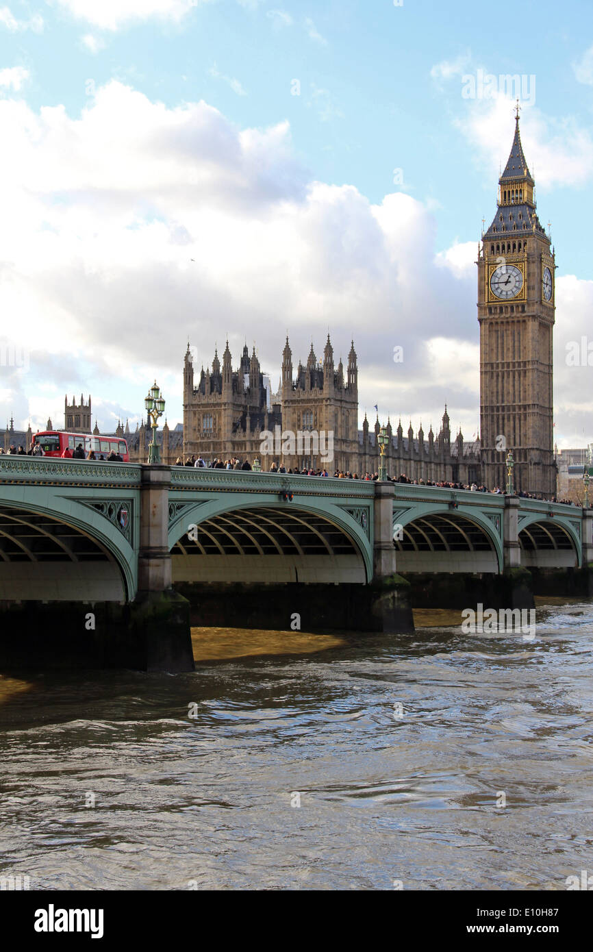 Londres : Palais de Westminster avec Big Ben (Elizabeth Tower) Banque D'Images