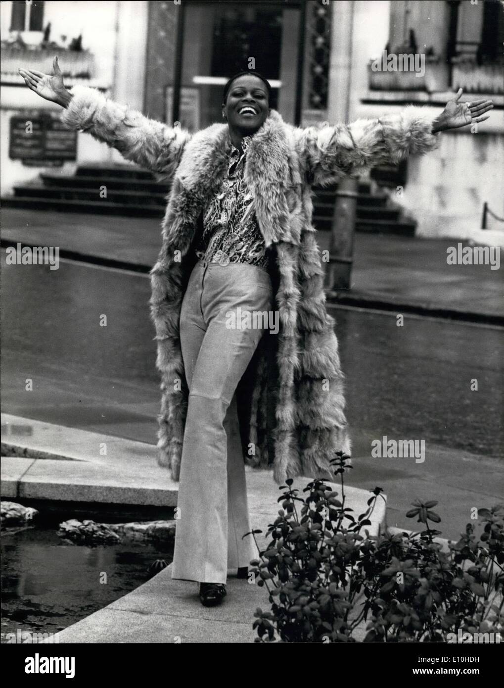 02 février 1973 - American actrice nominée pour le prix de l'Académie arrive à Londres : Cicely Tyson, l'un des plus éminents de l'Amérique qui est de couleur d'actrices, chaudement pressenti pour gagner cette année, ''la meilleure actrice' Academy Award, pour son rôle dans le 20ème présentation ounder Twentieth Century-Fox ''Sa'', arrivé à Londres. Cicely Tyson Photo montre en photo lors d'une sortie à l'Ouest aujourd'hui. Banque D'Images