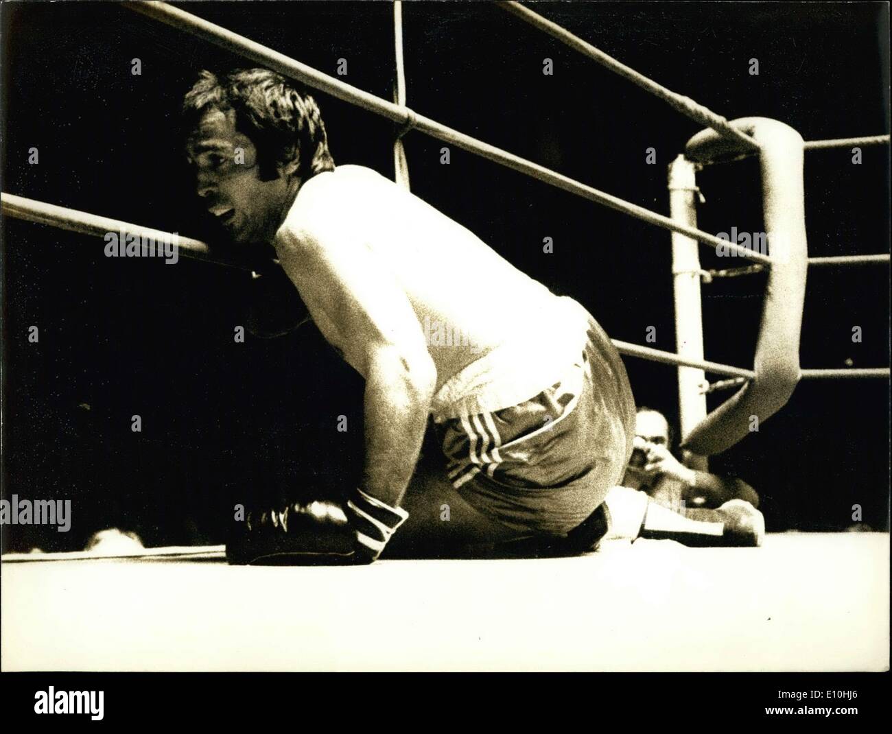 05 déc., 1972 - Robert Gallois enfin le battre, probablement mettre un terme à la carrière de Cerdan comme un boxeur. Banque D'Images