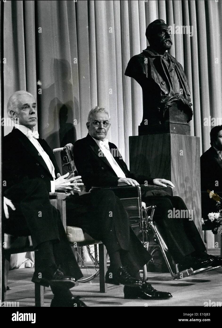 Le 12 décembre 1972 - Cérémonie de remise du Prix Nobel à Stockholm : à cause d'un gros rhume, le Roi Gustave Adolphe de Suède a été incapable de faire la présentation du Prix Nobel à Stockholm, le dimanche. Les prix ont été présentés par son petit-fils, le prince Carl Gustav. Banque D'Images