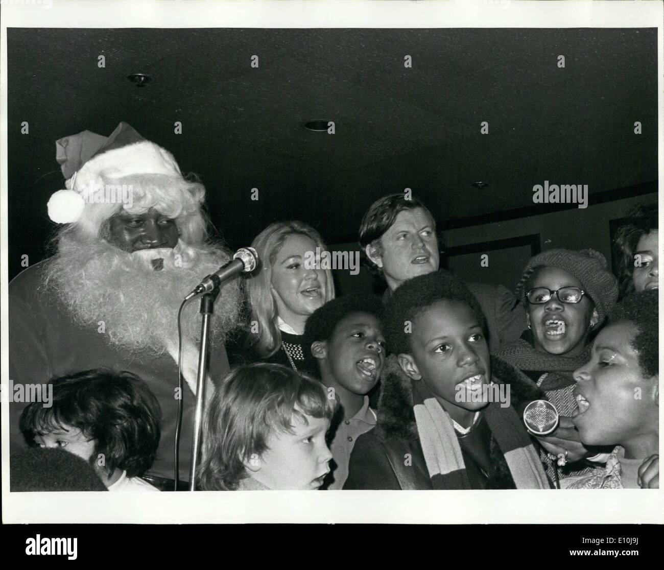 12 déc., 1972 - M. et Mme Edward Kennedy au skating et X-mas party pour Bedford Stuyvesant jeunes du Rockefeller Plaza, le 16 décembre 1972 Banque D'Images