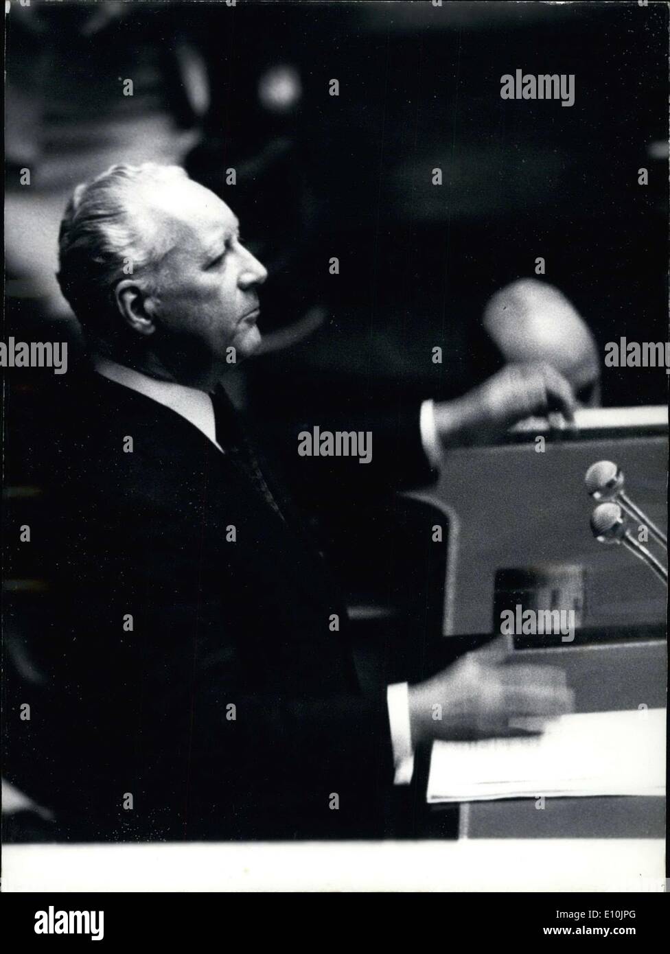 12 avril 1973 - Une photo du premier ministre Pierre Messmer lors des débats ayant précédé le setarial les candidatures. Banque D'Images