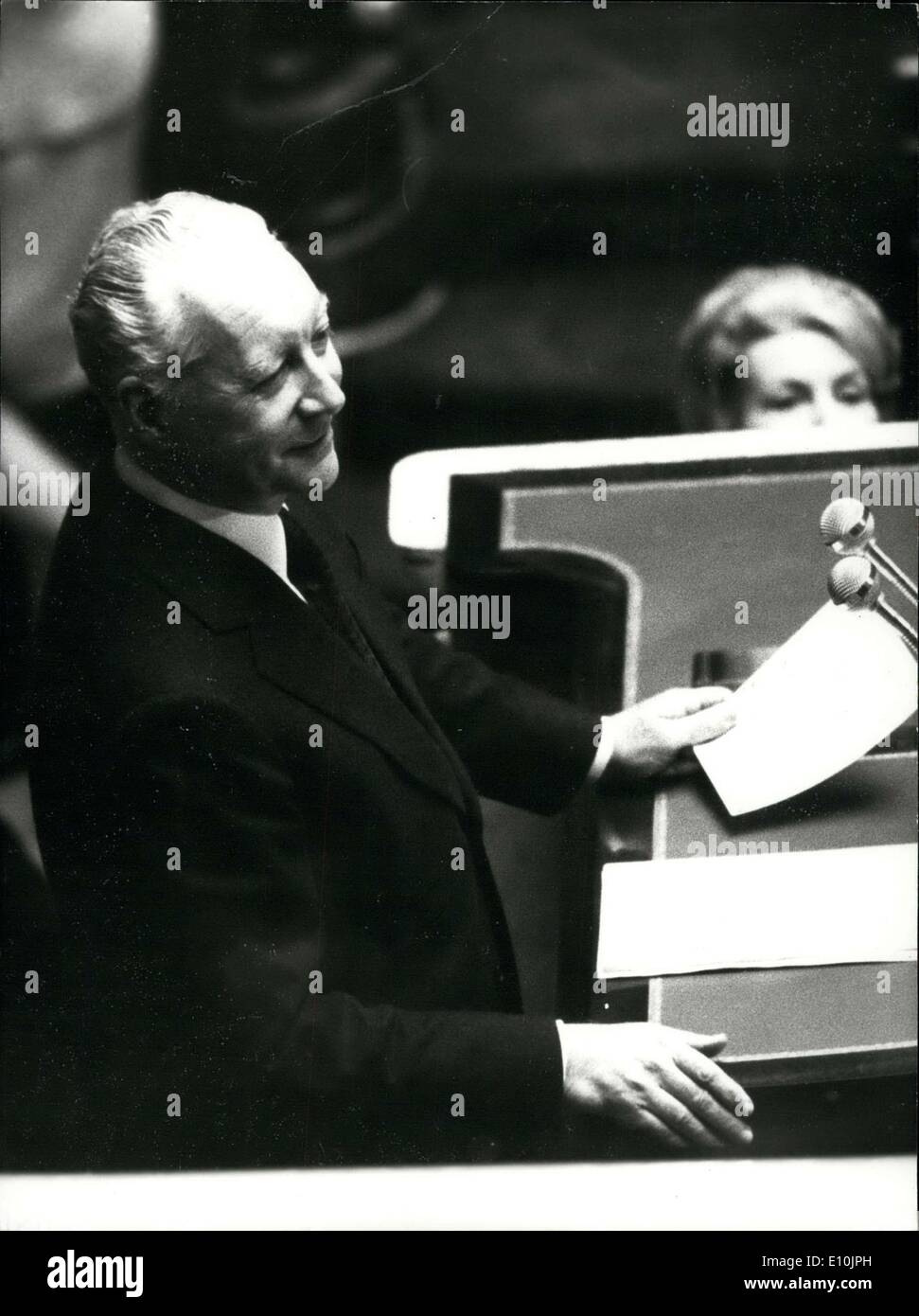 12 avril 1973 - Le Premier Ministre Pierre Messmer est photographié ici à la tribune lors du débat qui a précédé le vote et les mises en candidature pour le poste de secrétaire d'état. Banque D'Images