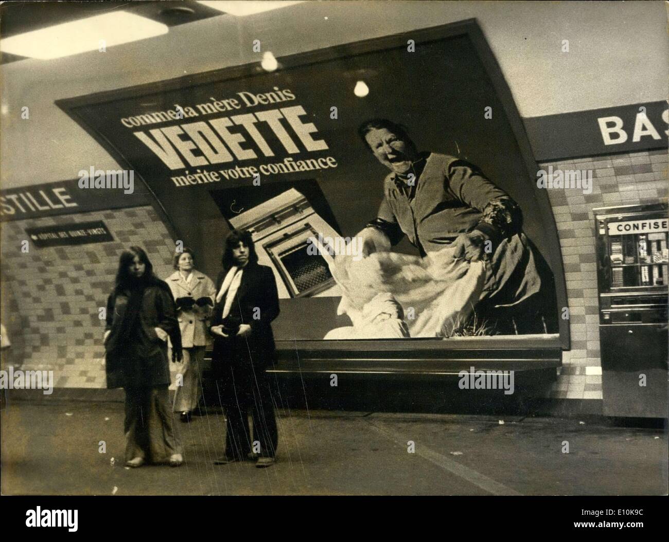 Mar. 29, 1973 - La Mère Denis Affiche dans un métro à Paris Banque D'Images