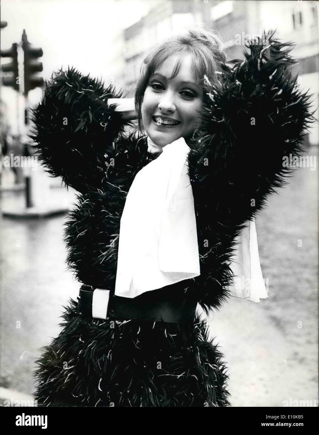 Avril 04, 1973 - Zan Charisse pour jouer le rôle titre dans la comédie musicale ''Gypsy'' : actrice Zan Charisse fera ses débuts anglais quand elle joue le rôle titre dans la comédie musicale ''Gypsy'', qui s'ouvre à la Piccadilly Theatre le 29 mai. Mlle Charisse, qui est de 20, vient d'une famille théâtrale de renommée internationale et est la nièce de star film Cyd Charisse. Photo montre Zan Charisse, représenté à Londres aujourd'hui. Banque D'Images