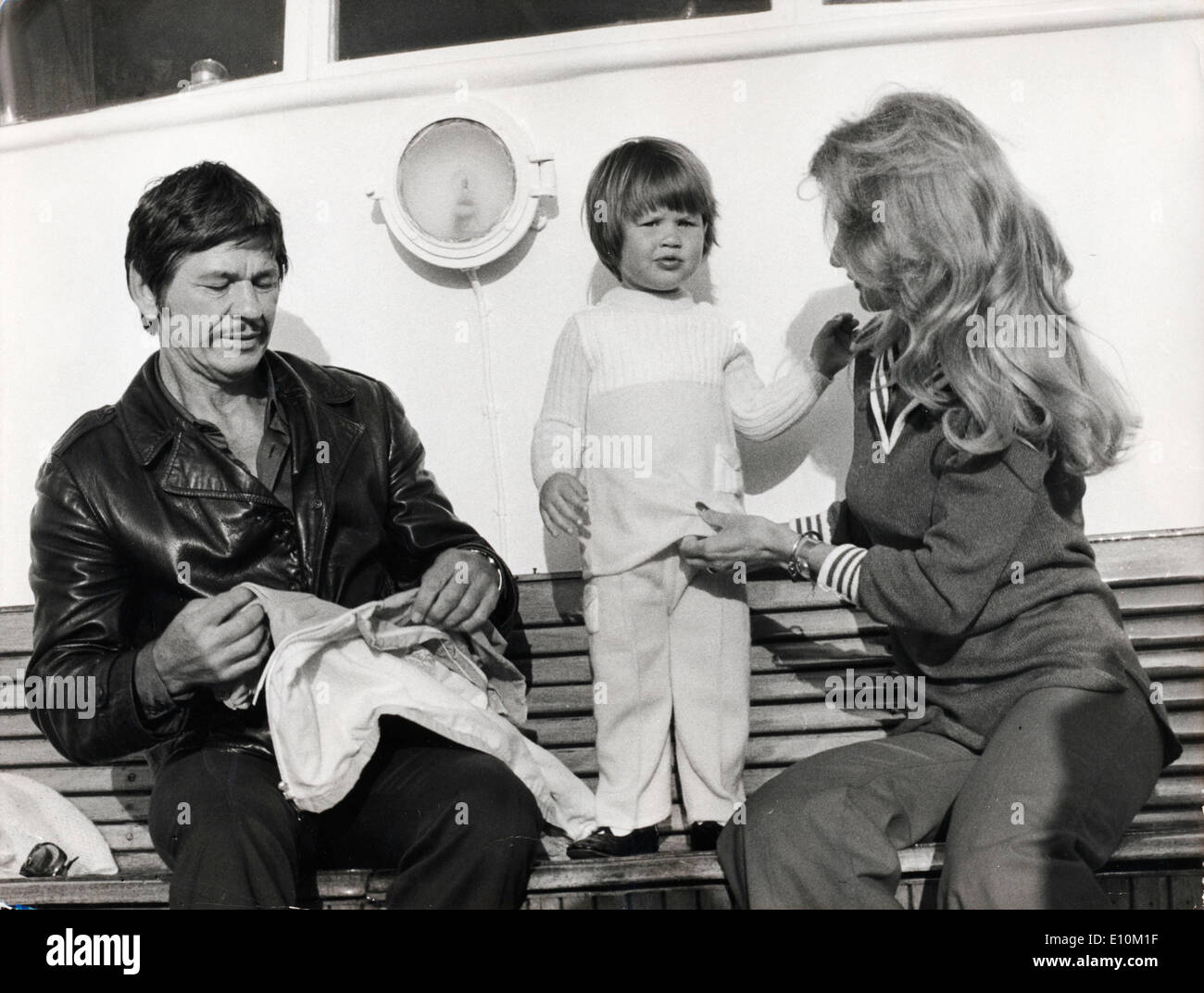 Acteur Charles Bronson avec Jill Ireland et sa fille Banque D'Images