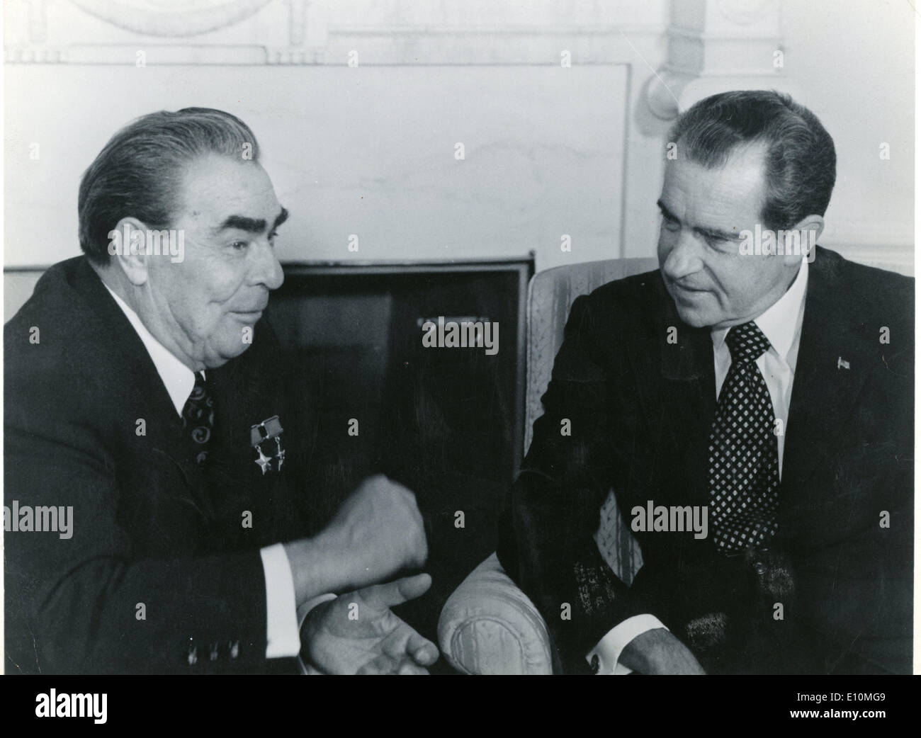 Jun 08, 1973 - A - Richard Nixon (Janvier 9, 1913 à avril 22, 1994) a été le 37e président des États-Unis (1969 à 1974), ayant autrefois été la 36e Vice-président des États-Unis (1953 à 1961). Membre du Parti républicain, il a été le seul président à démissionner le bureau ainsi que la seule personne à être élu deux fois à la présidence et la vice-présidence. Sur la photo : avec le secrétaire général soviétique Leonid Brejnev au cours de sa visite à Washington. Banque D'Images