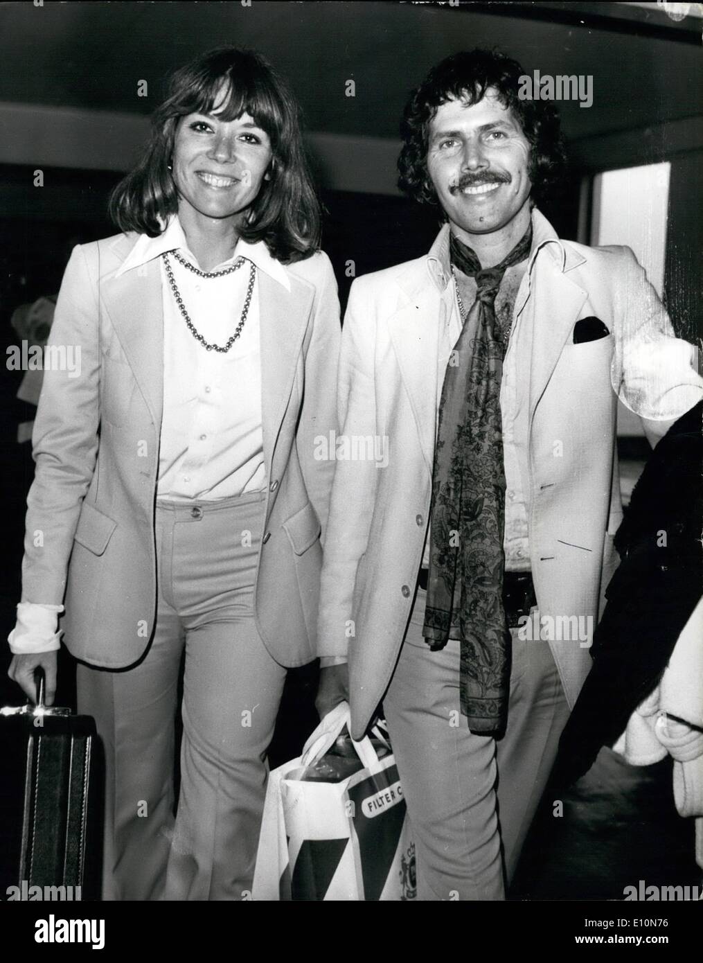 Photo : Diana Rigg en interview à son domicile. Mai 1970