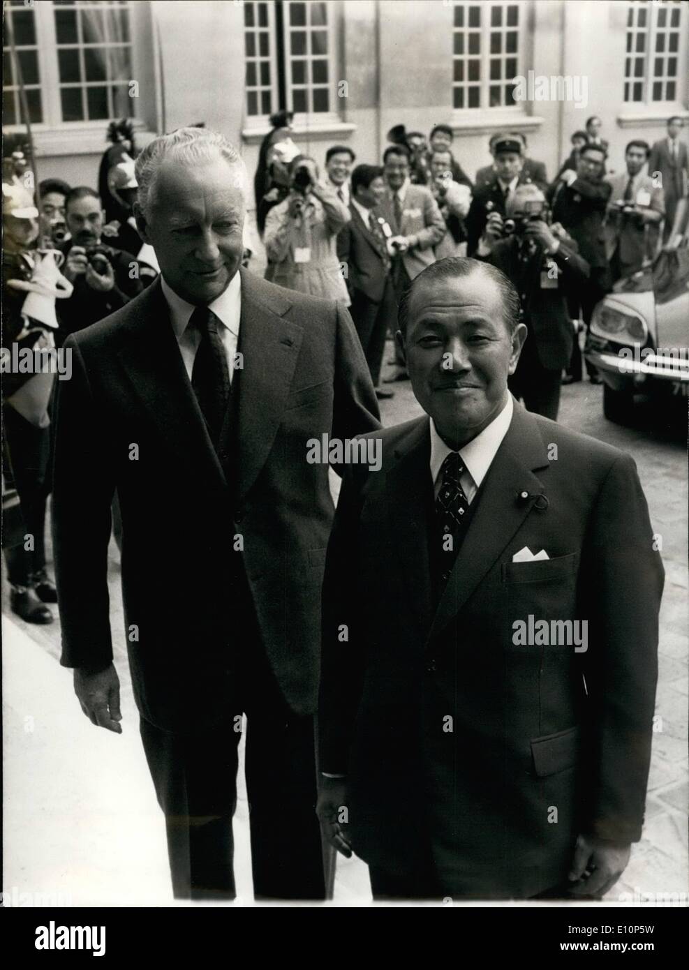 Septembre 09, 1973 - Pierre Messmer est représentant la France et Tanaka est représentant le Japon. Ils sont réunis à l'hôtel. ''Quasar'' prototype roulant dans Paris Banque D'Images
