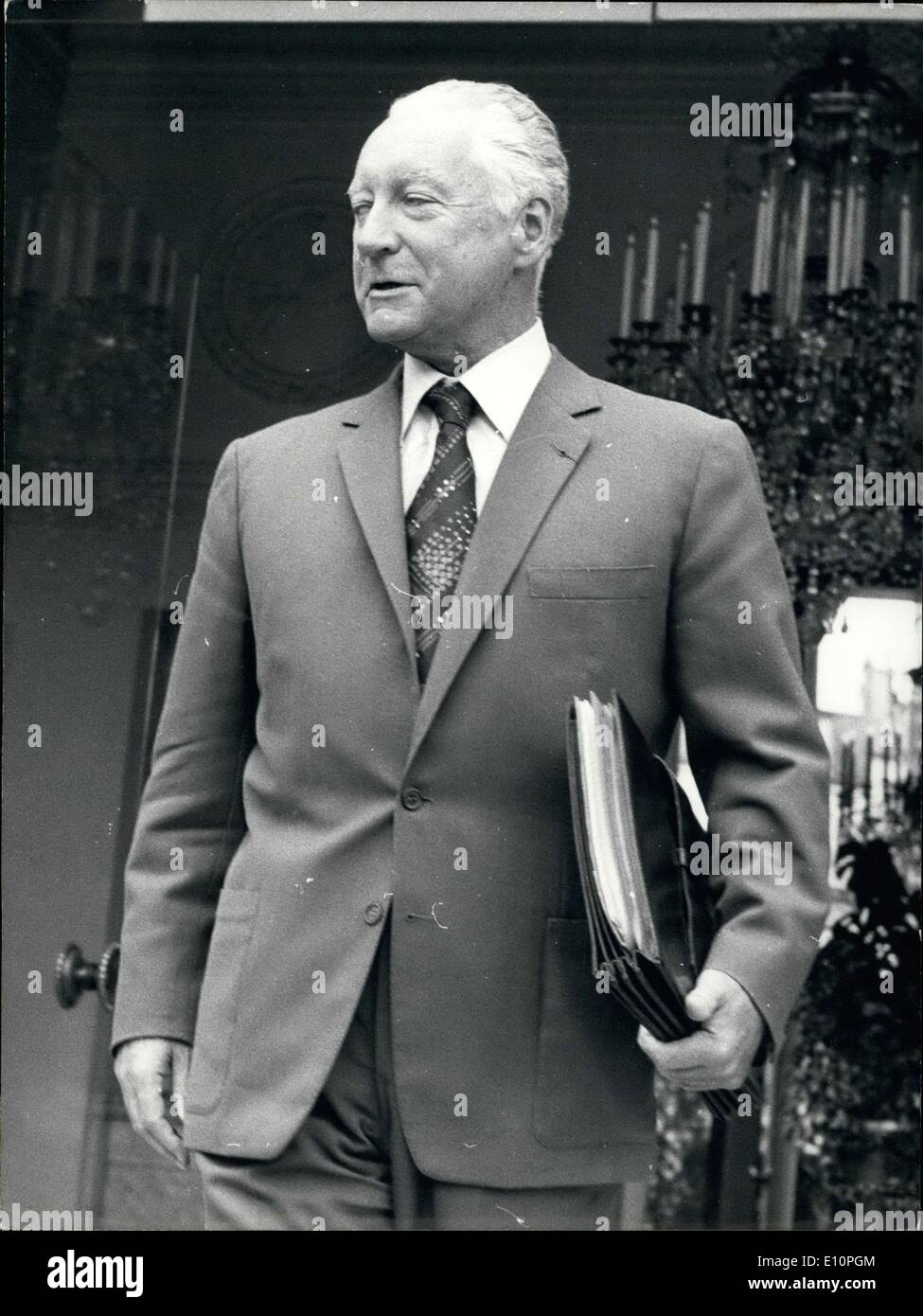 Septembre 19, 1973 - Le Conseil des ministres, présidé par le président Pompidou, revenant de son voyage en Chine, se décider et d'adopter un budget pour 1974, présenté par M. Giscard d'Estaing. Photo : Le premier ministre Pierre Messmer de quitter l'Elysée. Banque D'Images