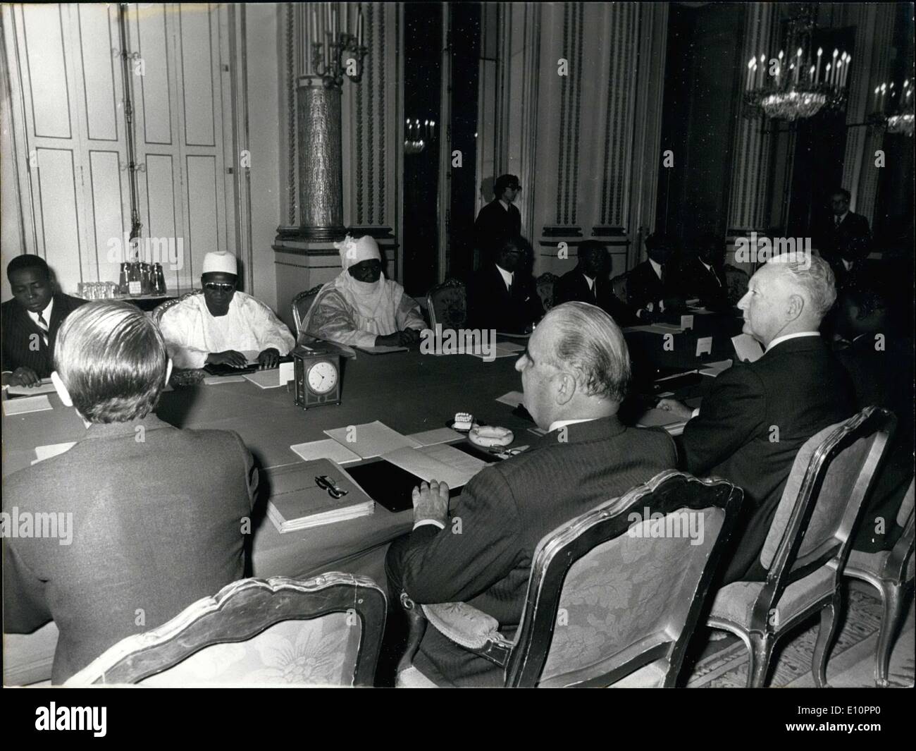 13 novembre 1973 - Conférence franco-africain s'est réuni à Paris entre six chefs d'État à l'Elysée. Aussi présents : le président Pompidou (centre), Pierre Messmer (droite), Michel Jobert (à gauche) Banque D'Images