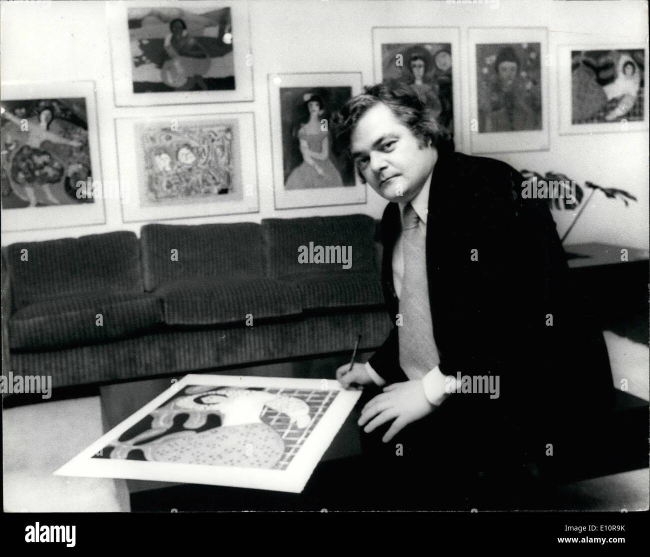 Le 12 décembre 1973 - Londres Exposition de David Stein -- ancien maître faussaire d'Art : Il y avait un accueil presse hier soir pour répondre à la David Stein à l'occasion de l'exposition de lithographies originales qui est organisé par la liberté des magasin de la rue Regent jusqu'à la fin du mois. Le brillant de 37 ans et artiste français., qui a été accusé d'exécuter 'trois' Picasses avant le petit-déjeuner, est l'un des plus grands faussaires de tous les temps, son fergeries ayant dupé beaucoup de marchands d'art européens et américains Banque D'Images
