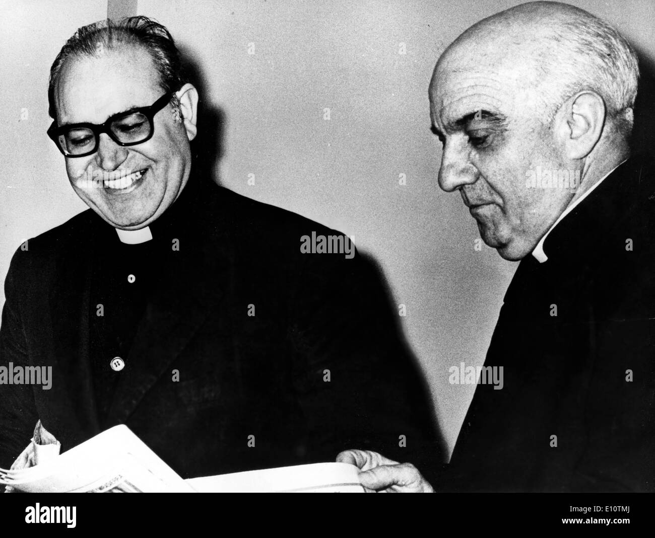 Mgr. ANTONIO ANOVEROS, évêque de Bilbao, et le nonce apostolique, Mgr. Luigi Dadaglio à Madrid. Banque D'Images