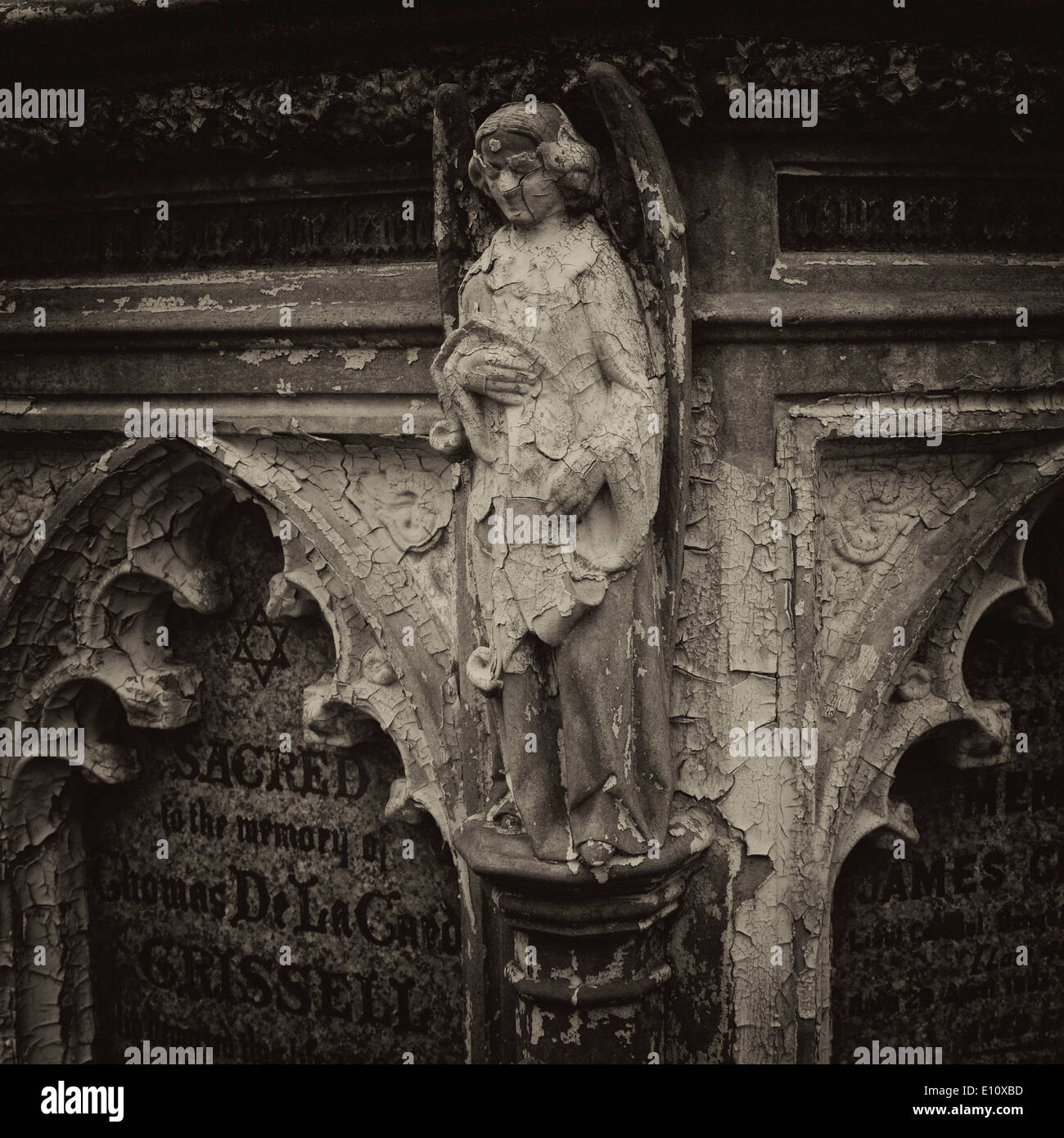 West Norwood Cemetery est dans le sud de Londres, Angleterre, et contient certains des plus beaux monuments funéraires du Royaume-Uni Banque D'Images