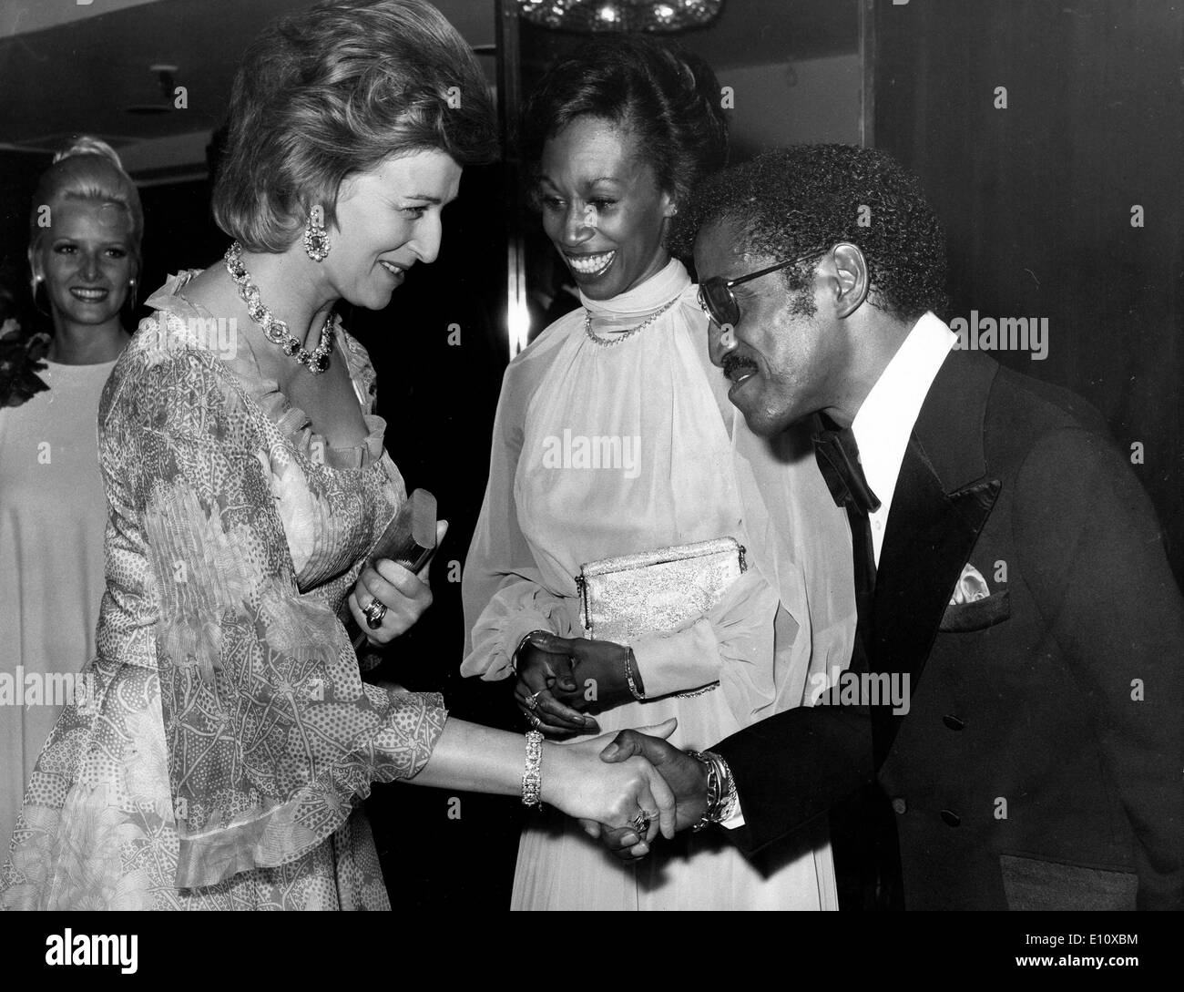 Sammy Davis Jr. rencontre la Princesse Alexandra Banque D'Images