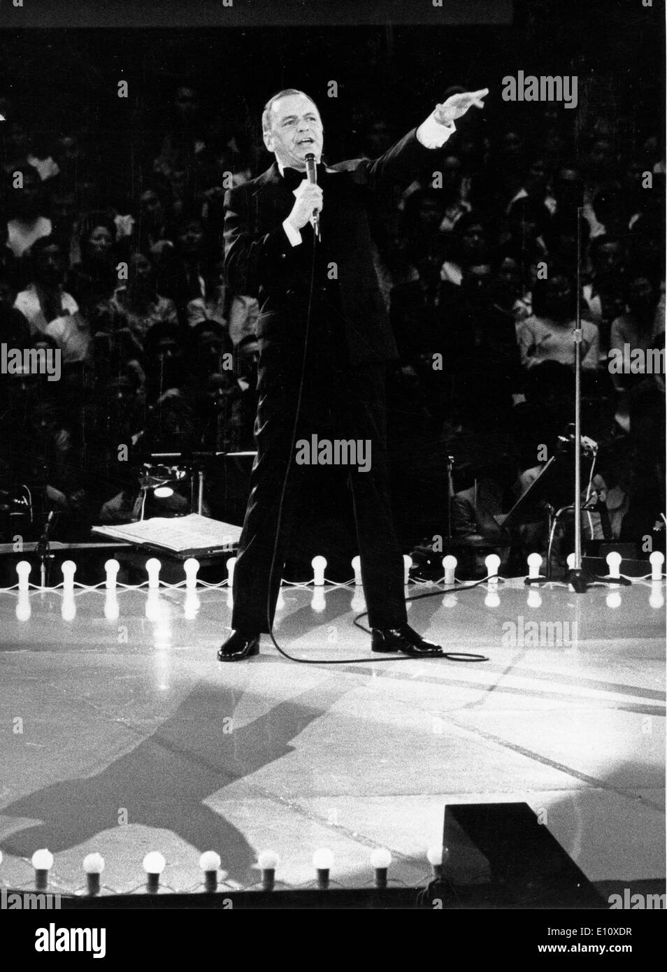 Frank Sinatra chanteur il se produit à Tokyo Banque D'Images