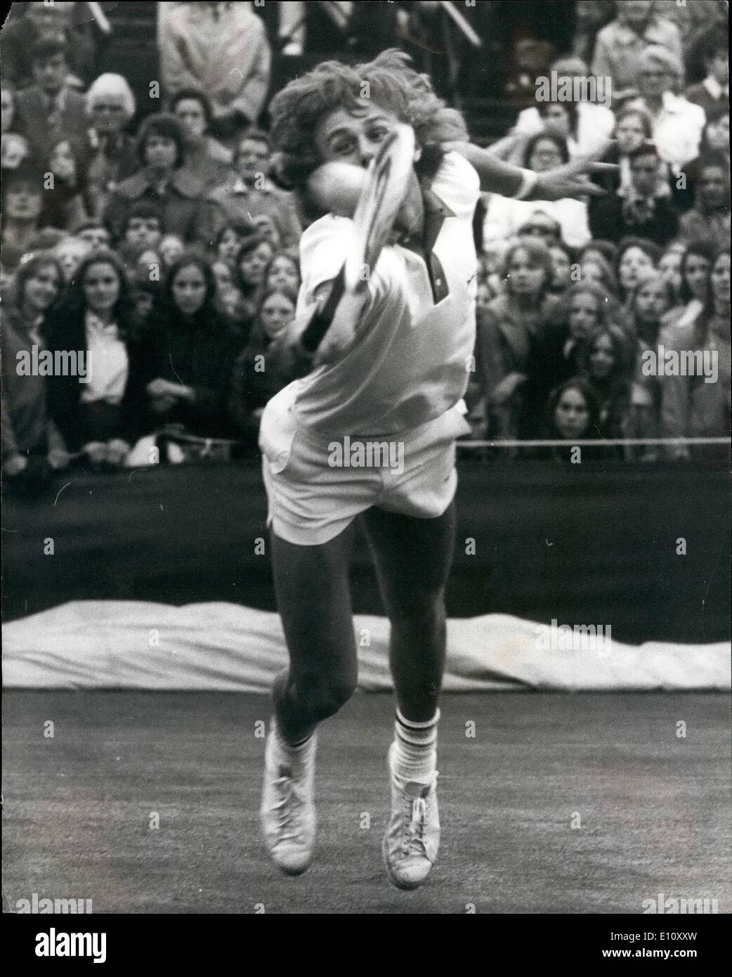 Juin 06, 1974 - Championnats de tennis de Wimbledon : B. Borg (Suède) et R. ( Australie). Photo montre Bjorn Borg ( Suède) vu en action lors de son match contre l'affaire Ross (Australie) aujourd'hui. Banque D'Images