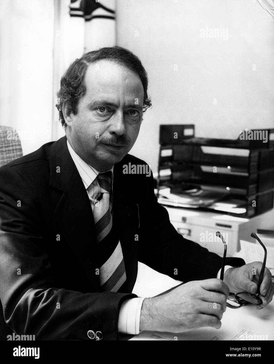 RALF GUSTAV DAHRENDORF sur sa première journée en tant que directeur de la London School of Economics. Banque D'Images