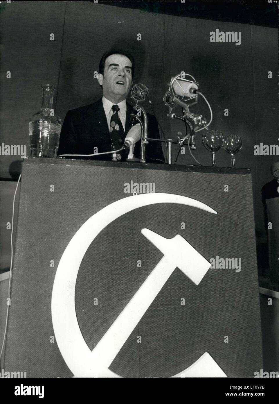 24 octobre 1974 - Secrétaire Général du Parti communiste français Georges Marchais a ouvert la 21e conférence du Parti communiste français à Vitry-Sur-Seine. Marchais est représenté sur le podium. Banque D'Images