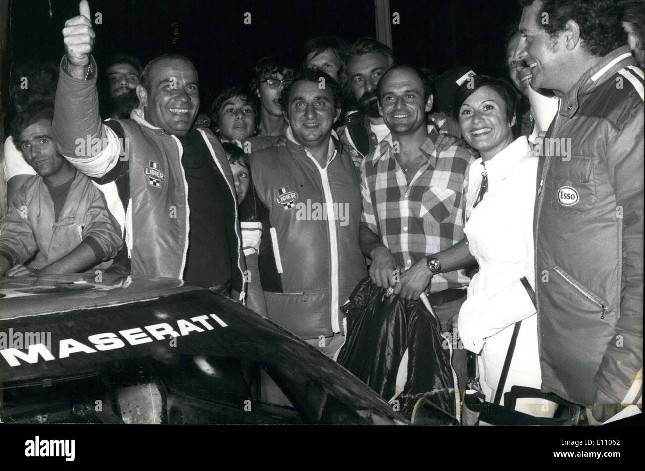 23 septembre 1974 - Guy Ligier est vu ici avec Nicolas, rives, Daniche et Jaubert à son arrivée à Nice. Banque D'Images