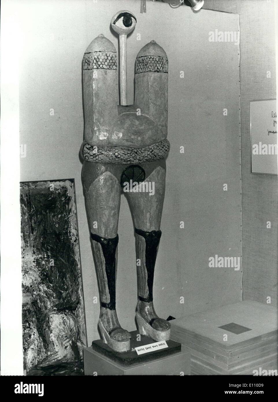 05 février 1975 - ''Cyclops'' femelle Sculpture Museum Contemporary Art Paris France PRE Banque D'Images