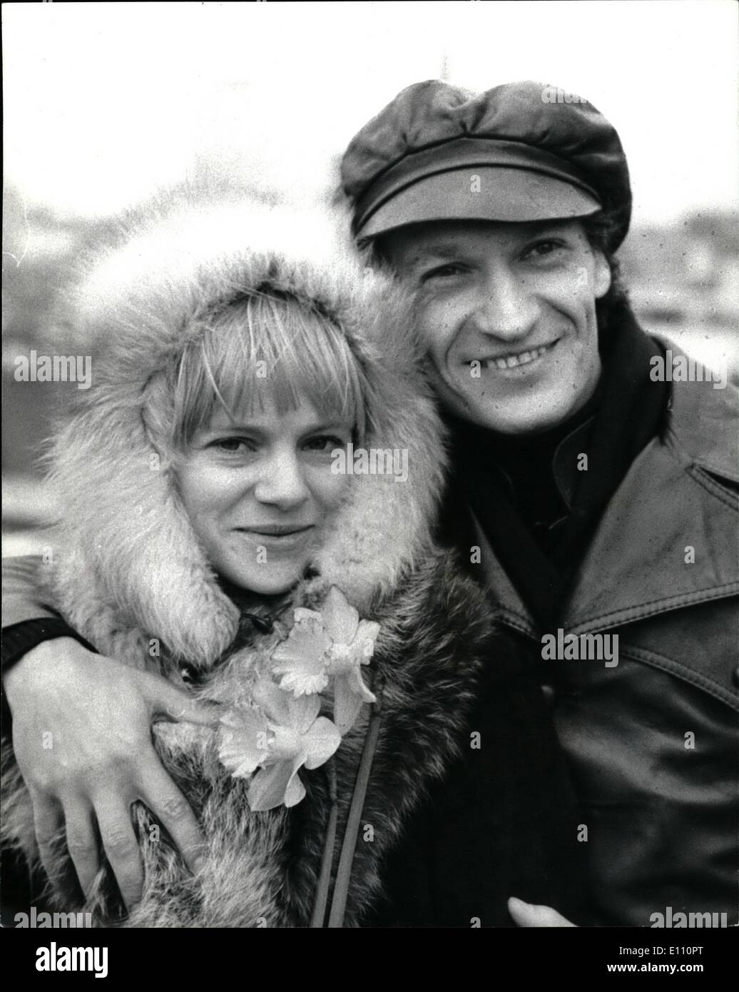 Mar. 03, 1975 - Le Panovs à la danse à Londres : ballet russe Valeri stars Fanov et sa femme Galina qui ont été libérés de Russie l'année dernière et vivent maintenant en Israël sont à Londres pour faire leurs débuts à la télévision avec un enregistrement d'une prestation au Sadler's Wells pour être contrôlés par la BBC le Vendredi Saint 28 mars. Photo montre Valeri et Galina Panov ensemble à diffuser House à Londres aujourd'hui. Banque D'Images