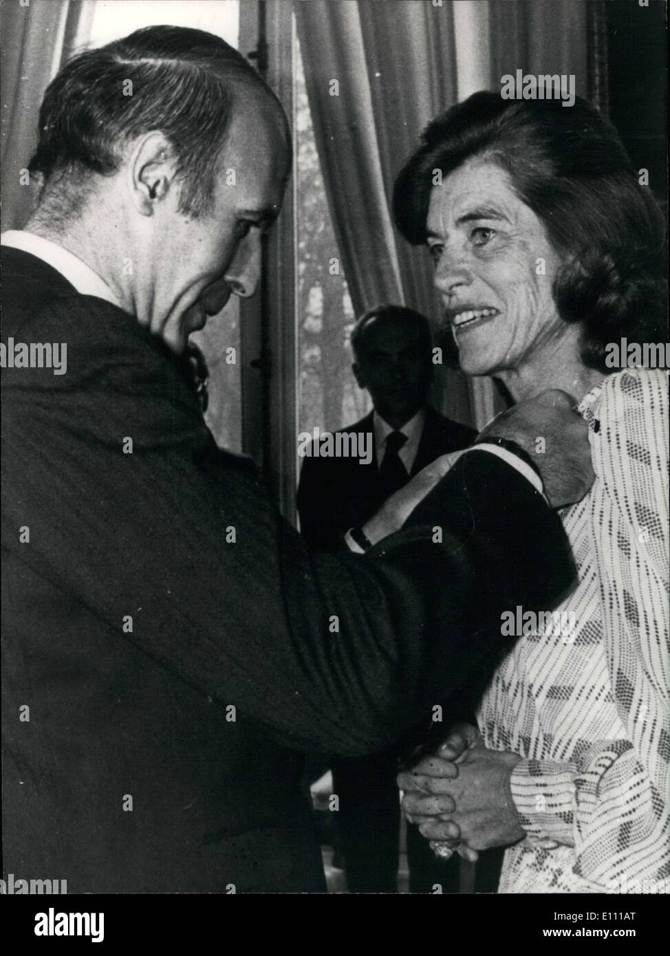 Mar. 21, 1975 - Aujourd'hui à l'Elysée Mme Eunice Kennedy Shriver, l'épouse  de l'ex-ambassadeur américain en France, Robert Shriver, a reçu la Légion  d'honneur pour son travail avec les enfants handicapés. Cette