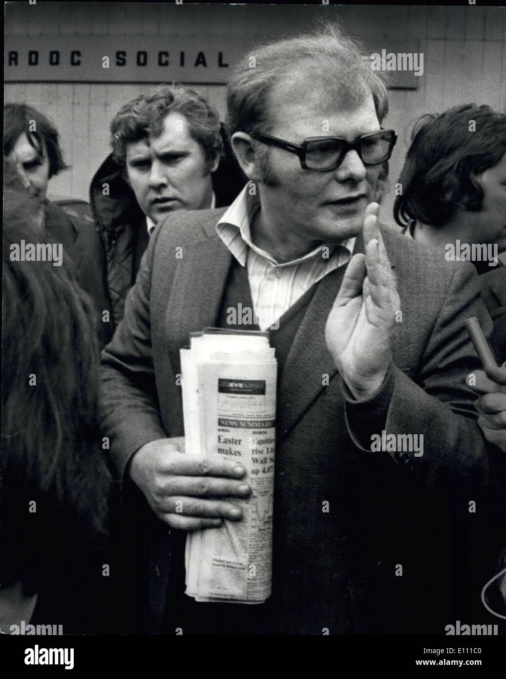 Mar. 29, 1975 - Réunion de grève Dock Shop Stewards : Lors de la réunion des délégués syndicaux, M. Brian Nicholson, London's dock struke leader a dit que la grève devrait continuer et s'étendre à l'échelle nationale. La photo montre la grève Dock Cerveau Nicholson, leader sur la photo après la réunion d'aujourd'hui à la Surrey Docks Club. Banque D'Images