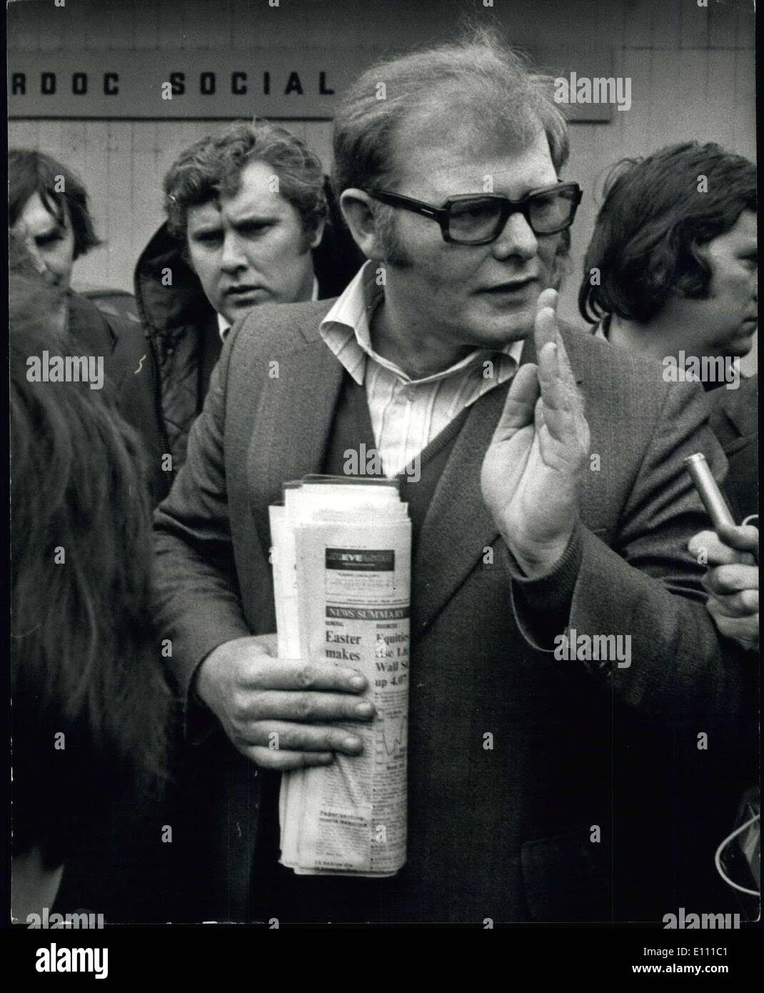 Mar. 29, 1975 - Réunion de grève Dock Shop Stewards : Lors de la réunion des délégués syndicaux, M. Brian Nicholson, London's dock struke leader a dit que la grève devrait continuer et s'étendre à l'échelle nationale. La photo montre la grève Dock Cerveau Nicholson, leader sur la photo après la réunion d'aujourd'hui à la Surrey Docks Club. Banque D'Images