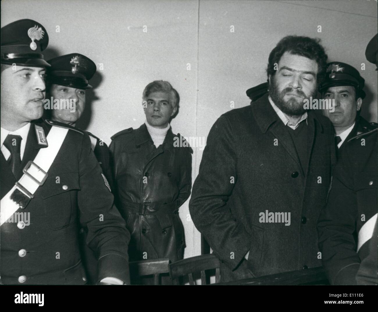 01 janvier, 1975 - les terroristes de droite italienne au procès pour l'explosif Franco Freda (blonde) et Giovanni Ventura (Catauzaro barbu) Banque D'Images