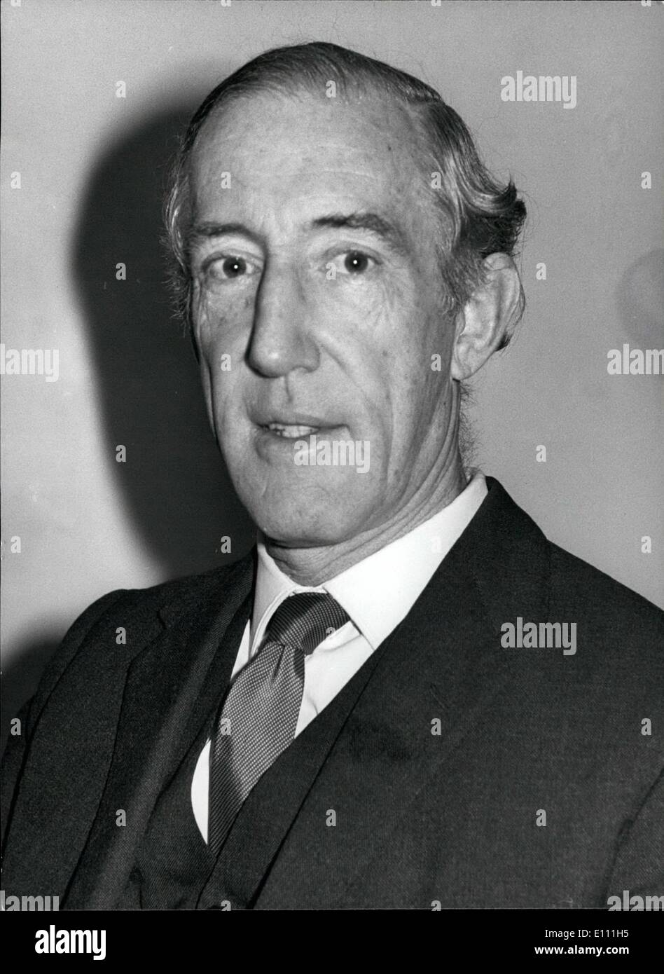 01 janvier 1975 - Ambassadeur désigné de l'Islande. M. K.A. Est. : photo montre M. Kenneth Arthur est l'Ambassadeur désigné de I photo aujourd'hui au ministère des Affaires étrangères du Commonwealth. Banque D'Images