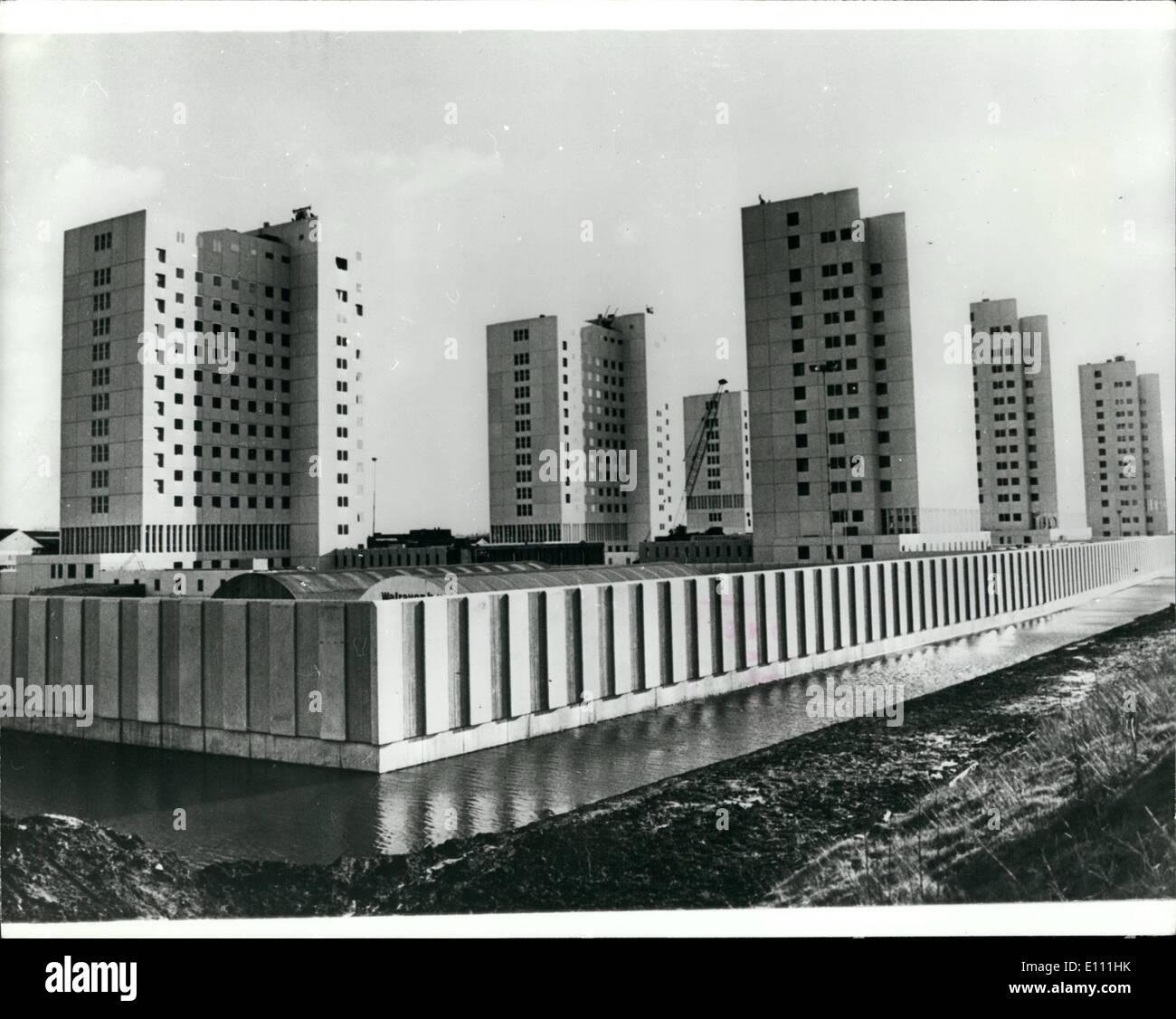 01 janvier 1975 - Pas tout à fait ce qu'il me semble : pour les gens d'Amsterdam, Holland, cela ressemble à un nouveau lotissement, mais c'est un Banque D'Images