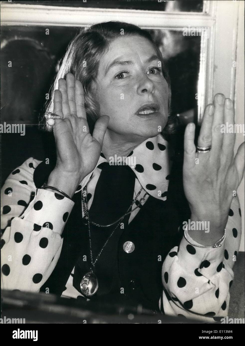 10 octobre 1975 - Un groupe de grandes stars de Hollywood sont à la maison pour tirer sur le film ''Nina'' sous la direction de Vincente Minnelli. Liza Minnelli et Ingrid Berglan sont les protagonistes du film qui compte l'histoire d'une amitié d'une vieille comtesse (Ingrid Bergman) et d'une jeune femme de chambre de l'hôtel dans lequel elle vit. L'histoire est placé dans la maison en 1946 après la Seconde Guerre mondiale. Comme l'OPS Ingrid Bargman 'Comtesse' Banque D'Images