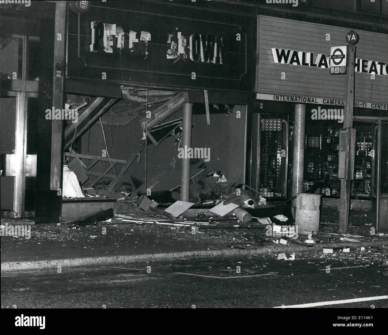 08 août 1975 - terrorisme bombe retourne à Londres sept blessés dans l'explosion d'Oxford street : Les bombers retourné au cœur de Londres Banque D'Images