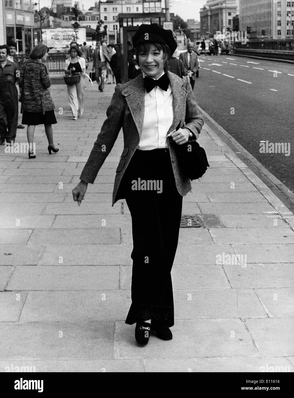 Sep 10, 1975 ; Londres, Royaume-Uni ; l'actrice Shirley Maclaine est né le 24 avril 1934 à Richmond, Virginie, et la sœur de l'acteur Warren Beatty, elle fit ses débuts à Broadway et a une carrière cinématographique se poursuit depuis 50 ans.. (Crédit Image : KEYSTONE/ZUMAPRESS.com) Photos USA Banque D'Images