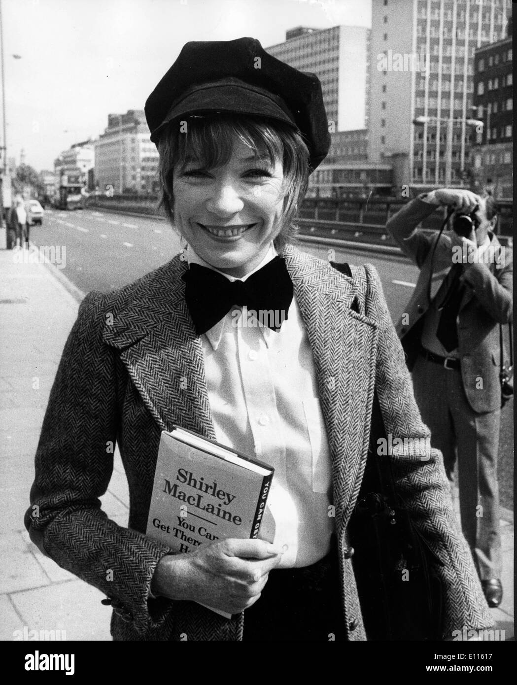 Sep 10, 1975 ; Londres, Royaume-Uni ; l'actrice Shirley Maclaine est né le 24 avril 1934 à Richmond, Virginie, et la sœur de l'acteur Warren Beatty, elle fit ses débuts à Broadway et a une carrière cinématographique se poursuit depuis 50 ans.. (Crédit Image : KEYSTONE/ZUMAPRESS.com) Photos USA Banque D'Images