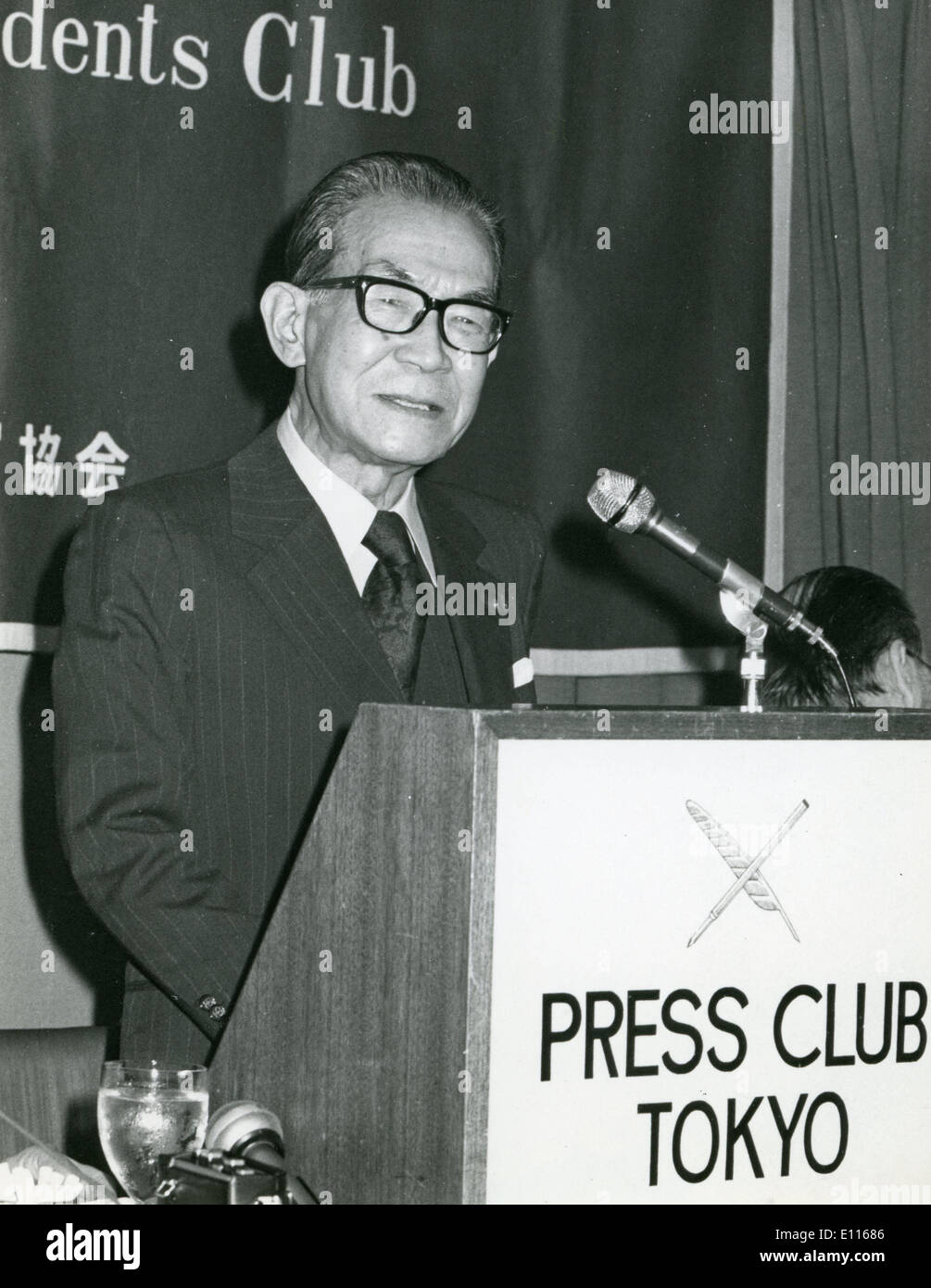 Jan 14, 1976 - Tokyo, Japon - Le Premier Ministre japonais Takeo MIKI explique les politiques étrangère et intérieure au cours d'un déjeuner de travail avec des membres de l'Club des correspondants étrangers du Japon. Banque D'Images