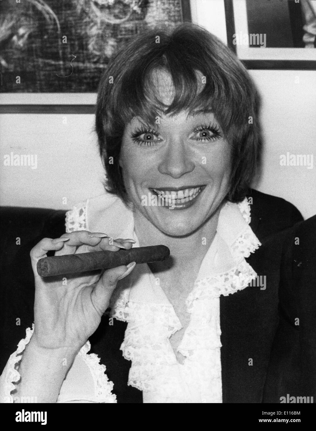 Feb 03, 1976 ; Paris, France ; l'actrice Shirley Maclaine est né le 24 avril 1934 à Richmond, Virginie, et la sœur de l'acteur Banque D'Images