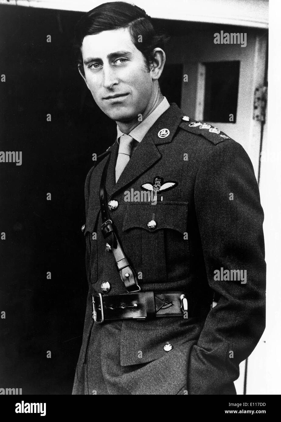 Prince charles en uniforme militaire Banque d'images noir et blanc Alamy