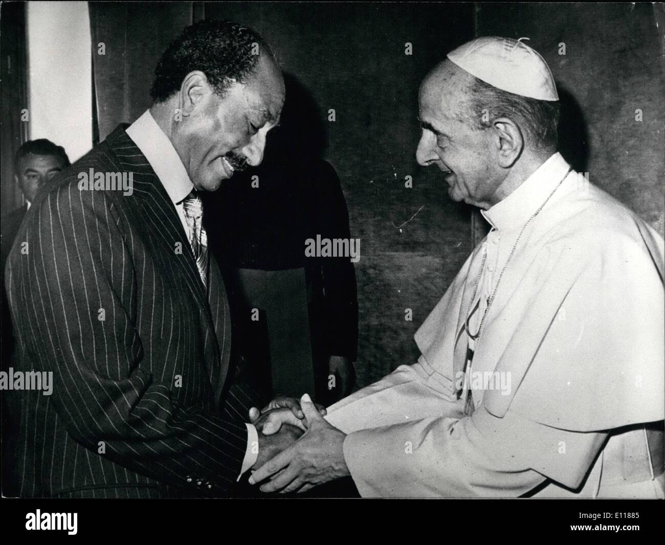 Avril 04, 1976 - Vatican : le Pape Paul VI a reçu en audience privée le Président Anouar El Sadate en Égypte qui était accompagné de son épouse. Banque D'Images
