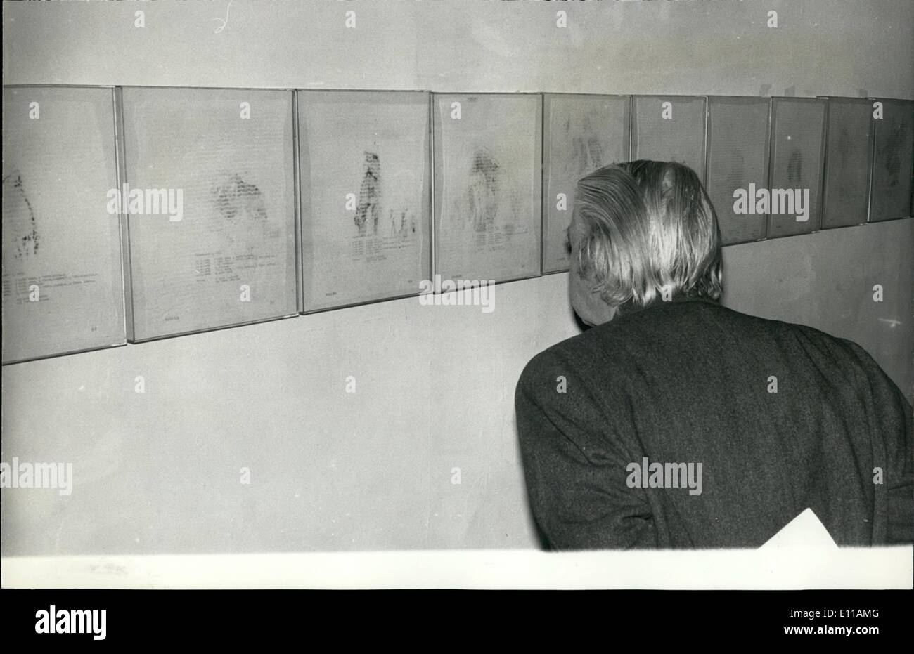 10 octobre 1976 - La couche sale d'art Artiste : Mary Kelly a trouvé un ensemble de son fils de trois ans, les couches sales - et les mettre sur show à l'Institut d'Art Contemporain Nouvelle Galerie . Mme Kelly a passé trois années à préparer pour l'exposition et les 22 couches sales sont en partie les travaux du fils. Ils ont été traitées chimiquement, pour hygiienic, et ils sont montés dans des cadres dans une rangées de la Gallery dans le centre commercial de Londres. Miss Kelly : inisists «Ils sont de l'art parce que je le dis'' Banque D'Images